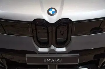 رونمایی بی‌سر و صدا از لوگوی جدید بی‌ام‌و+ عکس