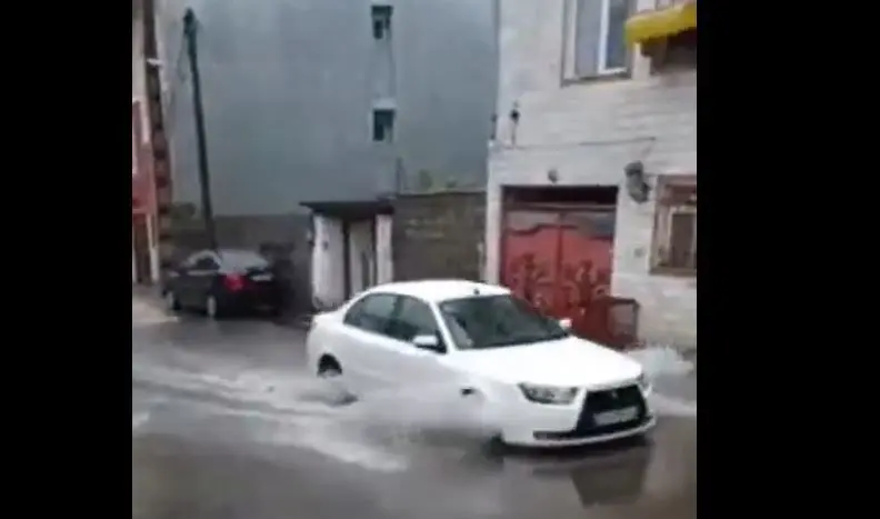 سیلاب آستارا؛ خیابان‌ها زیر آب و زندگی در معابر مختل شد + ویدیو