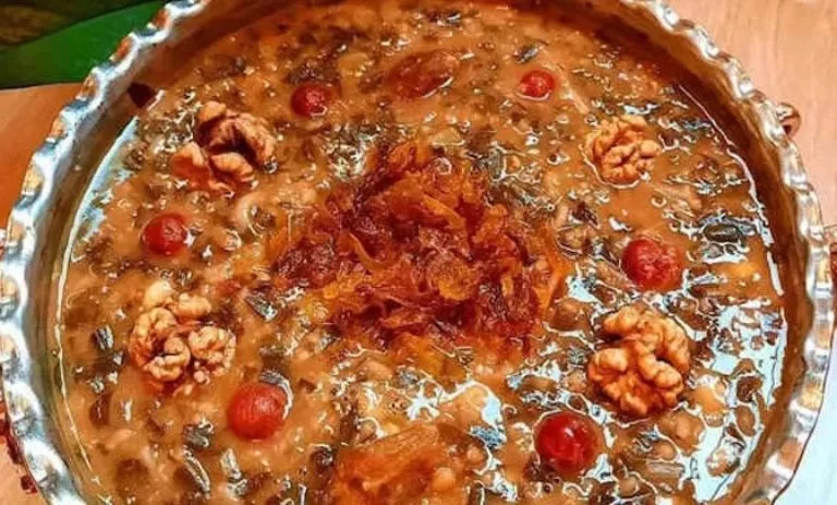 طرز تهیه درست کردن آش زغال اخته+ فیلم