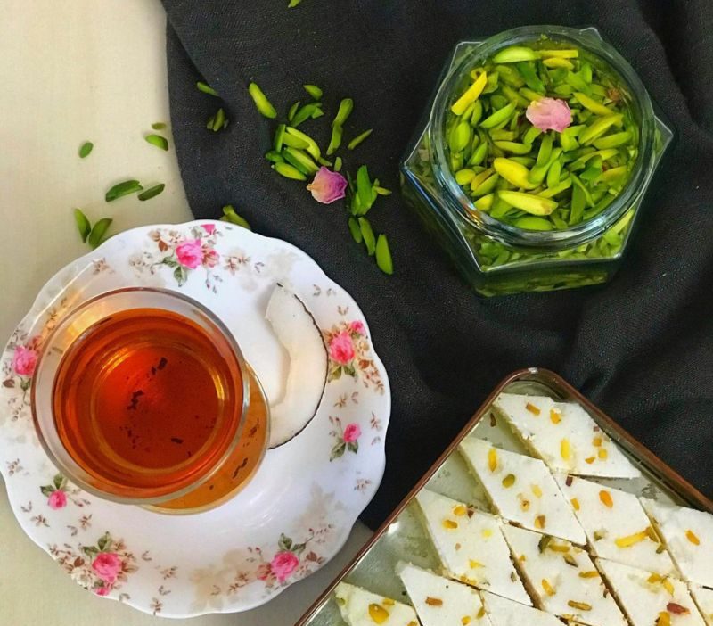 طرز تهیه لوز نارگیلی یخچالی یزدی با گلاب بدون نیاز به فر طرز تهیه لوز نارگیلی یخچالی یزدی با گلاب بدون نیاز به فر