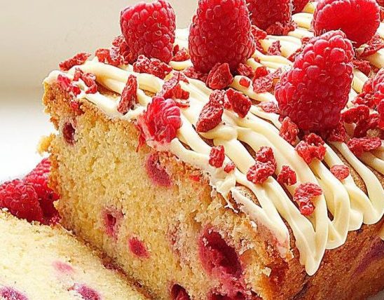 طرز تهیه کیک تمشک خانگی خوشمزه و مجلسی با دستور تهیه آسان