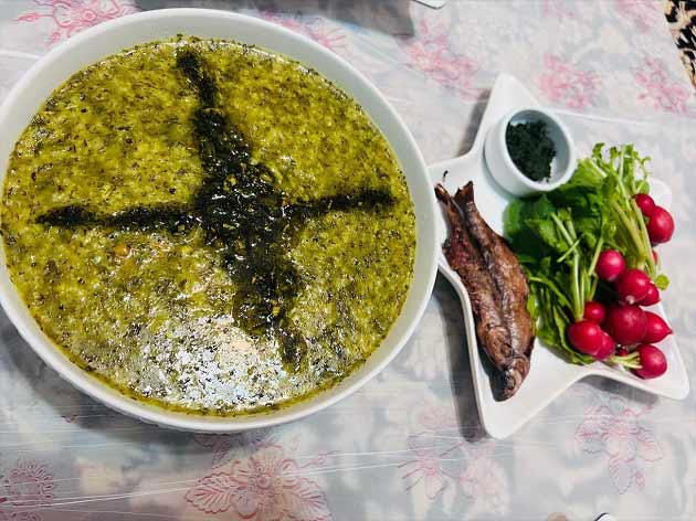 طرز درست کردن آش ترش خوشمزه گیلانی در سه سوت + فیلم