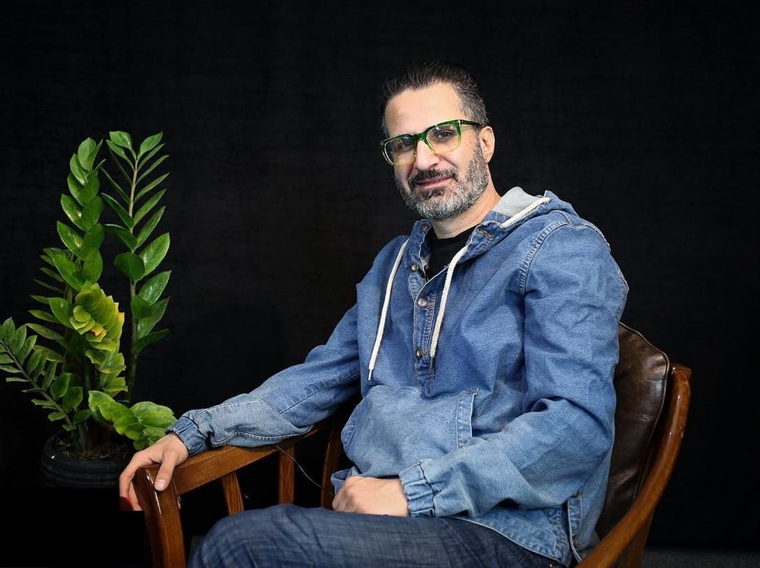 عادل تبریزی: سینما را با تمام وجود دوست دارم+فیلم