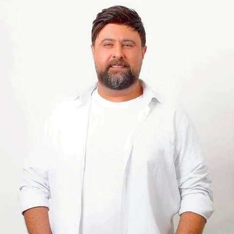 لحظات احساسی محمد علیزاده: تشکر از همسرش سارامنجزی پور در کنسرت+فیلم لحظات احساسی محمد علیزاده: تشکر از همسرش سارامنجزی پور در کنسرت+فیلم