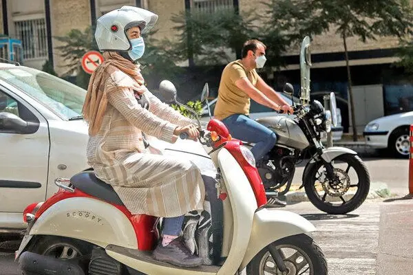 موتور سواری برای خانم‌ها جایز است؟ نظر فقها چیست؟