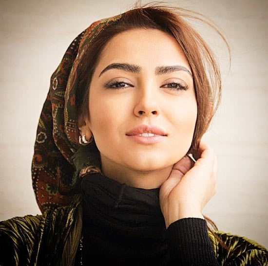 مونا کرمی هشدار داد؛ کودکم را نبوسید+عکس