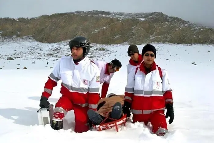 نجات دو کوهنورد زن مفقود شده در ارتفاع ۴۲۰۰ متری دماوند نجات دو کوهنورد زن مفقود شده در ارتفاع ۴۲۰۰ متری دماوند