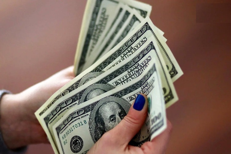 نرخ دلار تحت تأثیر شوک‌های روانی؛ اقدامات دولت می‌تواند بازار را مدیریت کند