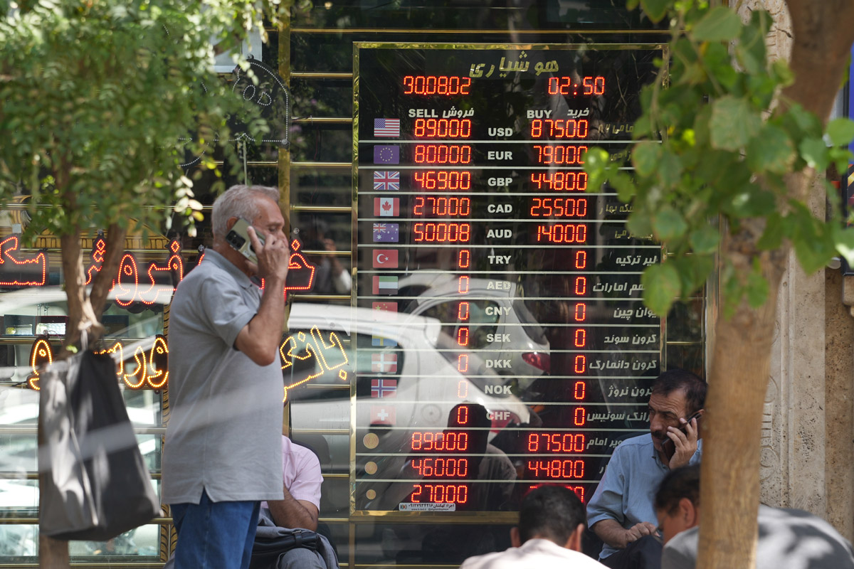 پیش بینی قیمت دلار؛ کاهش نرخ ارز ادامه می یابد؟