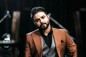 گریه بابک جهانبخش در کنسرت همزمان با شایعه طلاقش/ویدیو