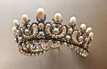 ارزش جواهرات سرقتی لوور چقدر بود؟