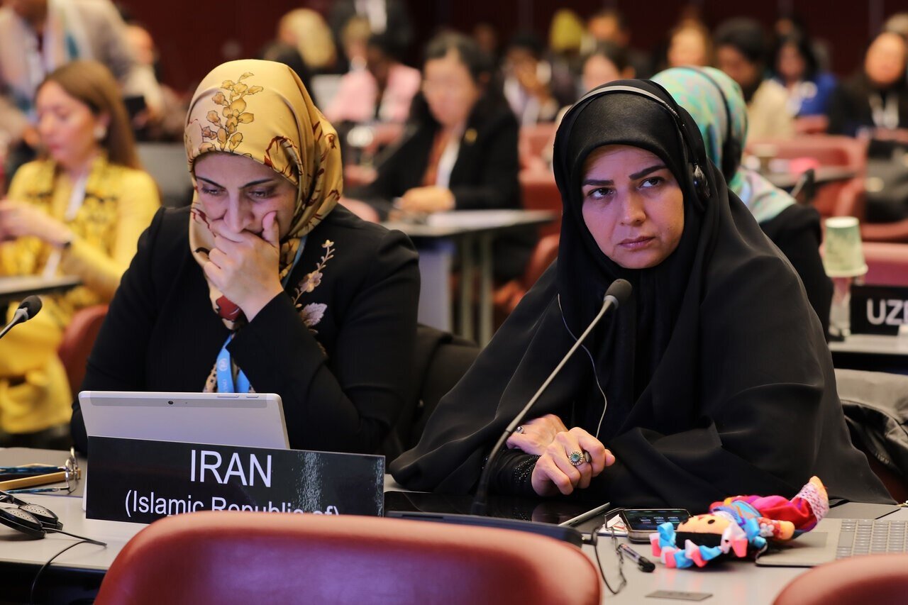 آزاد: هیچ جامعه‌ای بدون مشارکت فعال زنان به شکوفایی واقعی نمی‌رسد