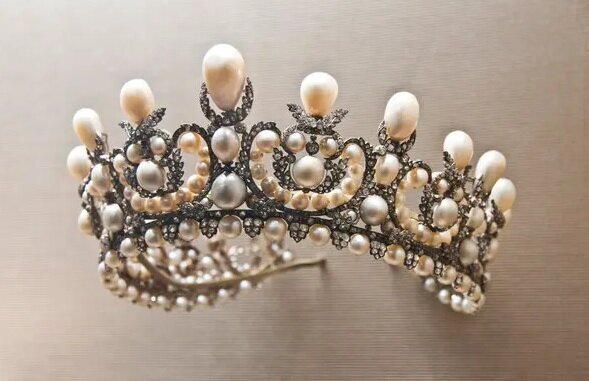 ارزش جواهرات سرقتی لوور چقدر بود؟ ارزش جواهرات سرقتی لوور چقدر بود؟