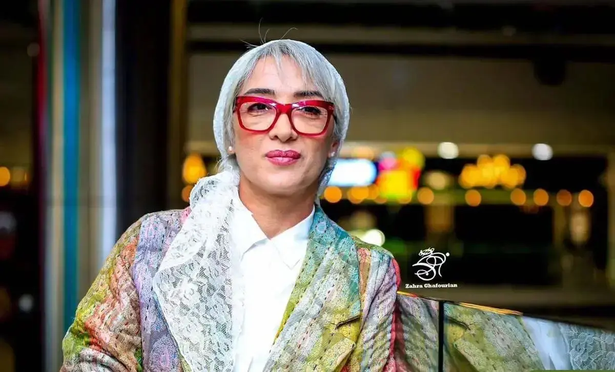 استایل پانته‌آ پناهی‌ها با عینک قرمز و کتی رنگی در اکران مردمی فیلم سینمایی غریزه+عکس