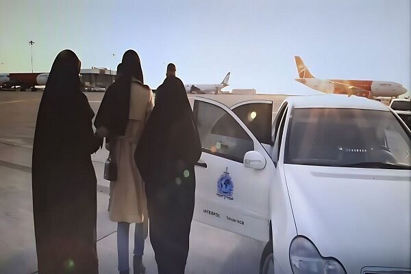 استرداد یک زن به اتهام کلاهبرداری در زمینه رمز ارز به کشور با ۱۴۰ شاکی استرداد یک زن به اتهام کلاهبرداری در زمینه رمز ارز به کشور با ۱۴۰ شاکی