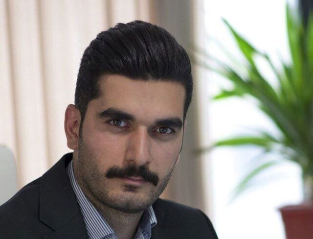 اشتغال هم‌زمان احمدنیا در ۲ دستگاه دولتی بررسی شود