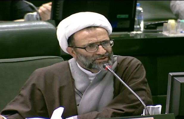 انتقاد عضو هیئت رئیسه مجلس از مصوبه دولت درباره قیمت بنزین/ شرط برای پیوستن به CFT خلاف قانون مجلس است