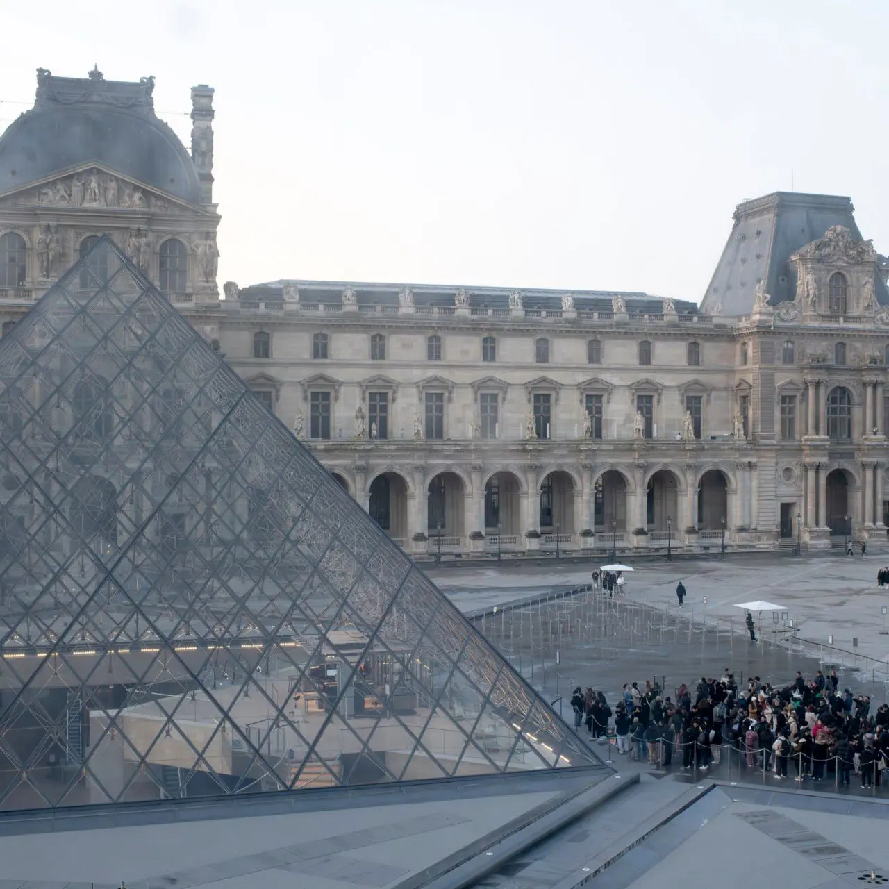 اولین تصاویر سرقت از موزه لوور+ فیلم