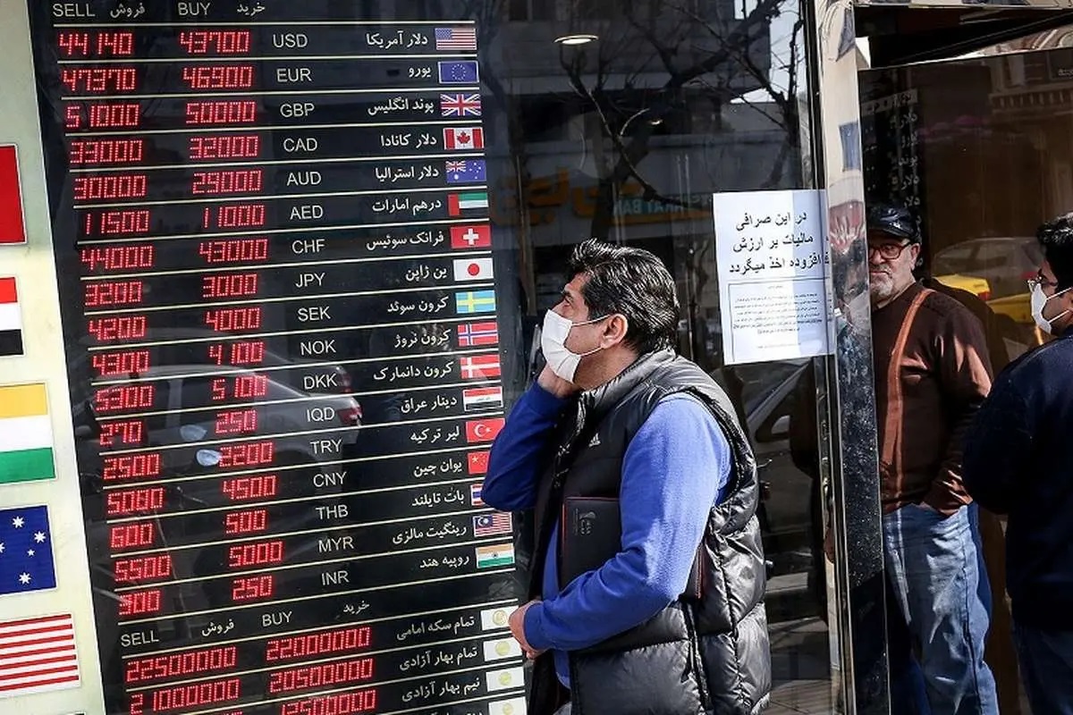 بازار ارز درگیر نوسانات رفت و برگشتی؛ قیمت دلار در بازار آزاد امروز اعلام شد