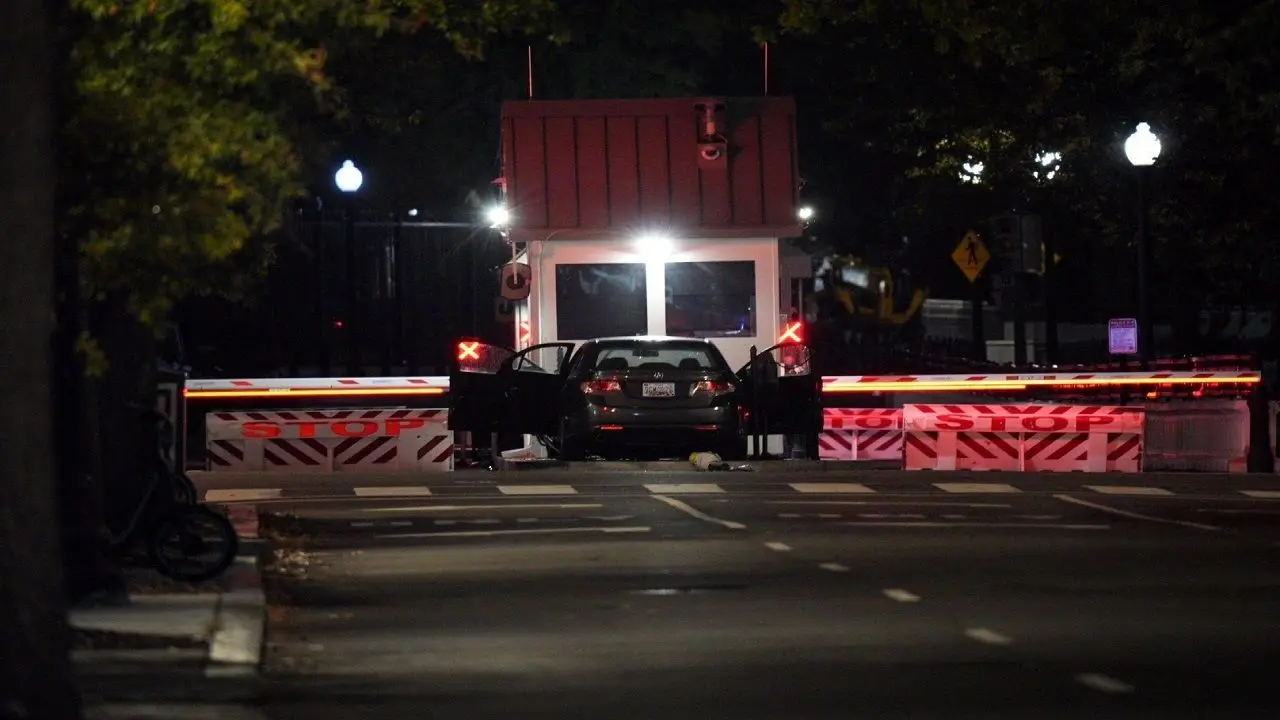 بازداشت یک مرد پس از کوبیدن خودرو به موانع امنیتی کاخ سفید