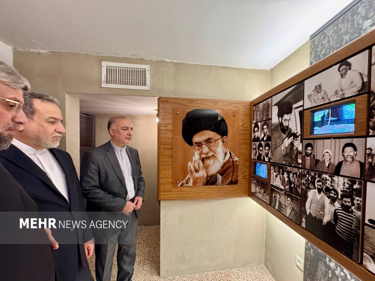 بازدید عراقچی از منزل رهبر معظم انقلاب در مشهد+ عکس