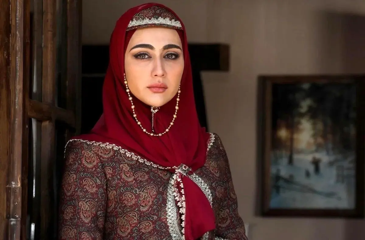 بازیگر زیبای سریال گیلدخت با یک استایل پاییزی بازیگر زیبای سریال گیلدخت با یک استایل پاییزی