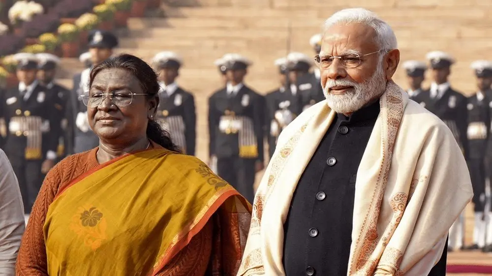 بالگرد رئیس‌جمهور هند دچار سانحه شد + عکس