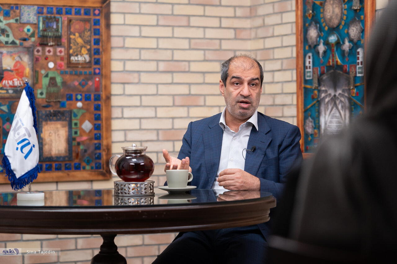 ببینید| سخنگوی صنعت آب: این حجم یارانه می‌دهیم اما گوشت و مرغ و مسکن به قیمت جهانی عرضه می‌شود