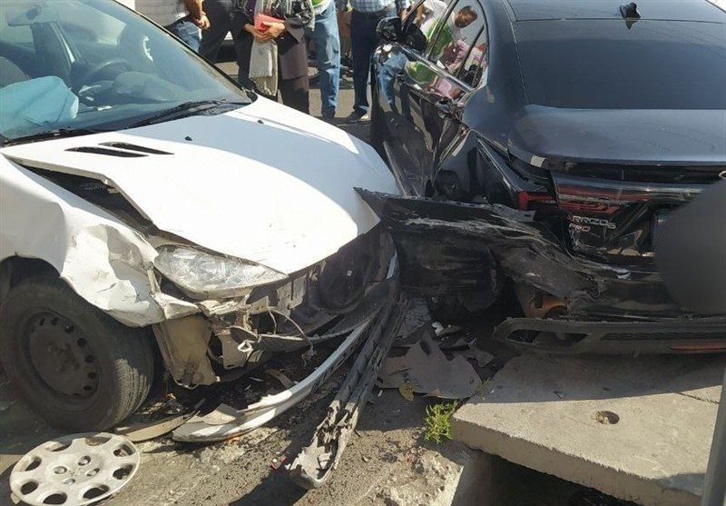 برخورد خاور با 15 خودرو در بلوار سیمون بولیوار تهران – تسنیم