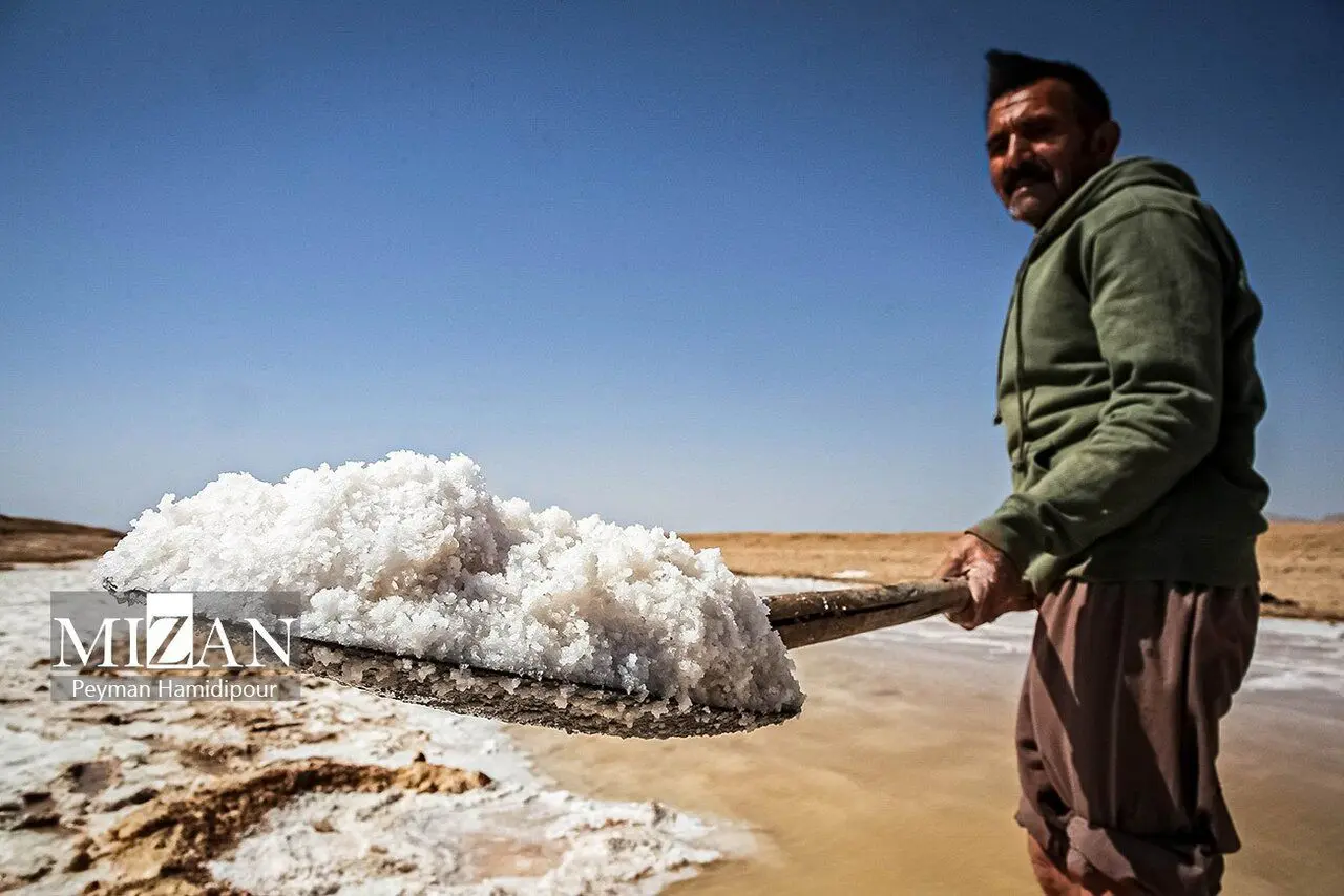 برداشت سنتی نمک از رودخانه «کال‌شور»+ تصاویر