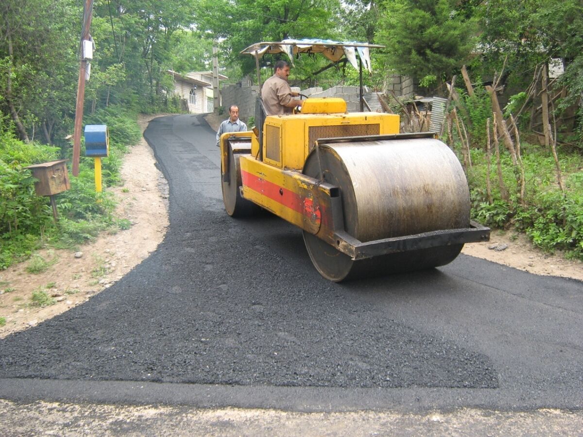 بهسازی جاده چاله‌سرا به ظفرمحله و بام سبز سیاهمرد ماسال آغاز شد