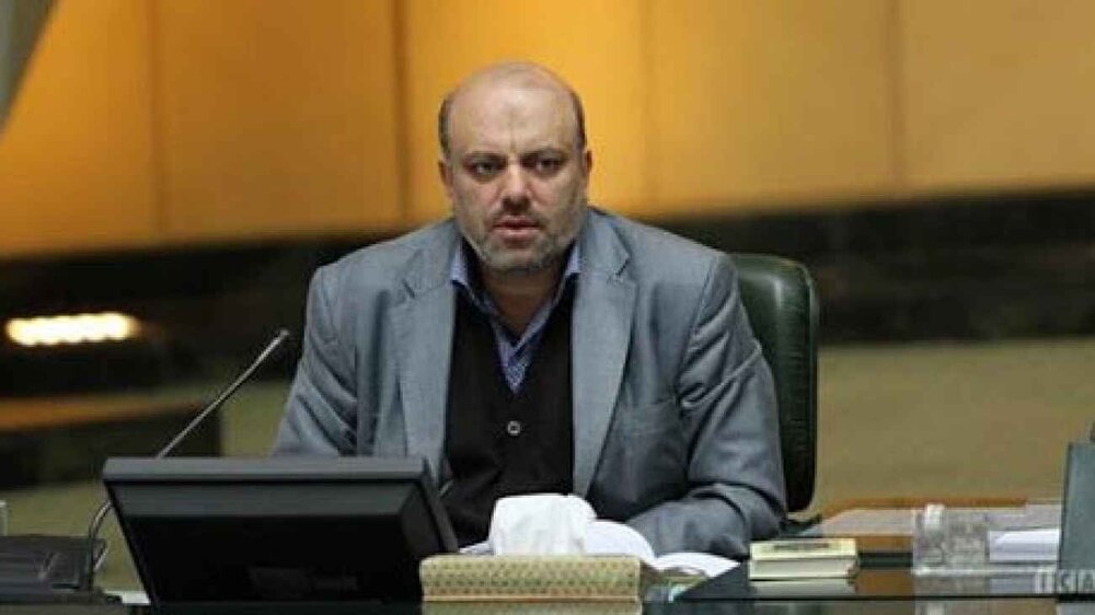 بگو مگوی یک نماینده با قالیباف در صحن مجلس/ شما به سوگندتان عمل نکردید؛ من از طرف هیئت‌ رئیسه یک گوسفند قربانی می‌کنم تا کفاره گناه شما باشد