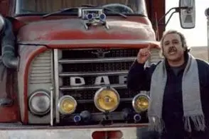 بی‌تابی بازیگر خوش‌رکاب در تشییع محمد کاسبی/ویدیو