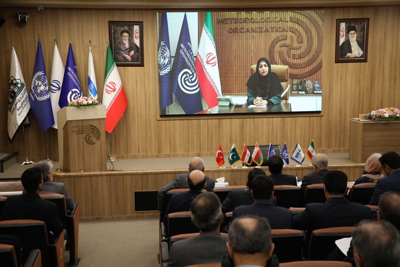 تاجبخش: غرب آسیا و ایران گرفتار تشدید خشکسالی و توفان است