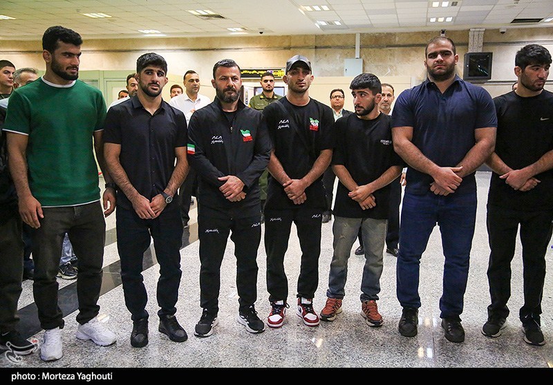 تجلیل از مدال‌آوران و تیم‌های ملی کشتی در جلسه غیررسمی مجلس – تسنیم