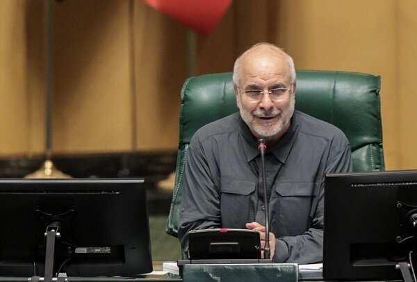 تذکر رسایی درباره تعیین تکلیف طرح ها/ قالیباف به کمیسیون ها دستور فوری داد