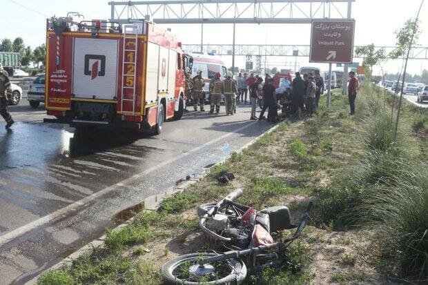 تصادف شدید در اتوبان آزادگان؛ ترافیک سنگین در مسیر غرب به شرق/ عکس