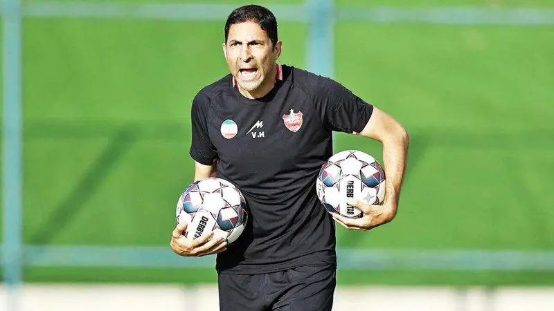 تصاویر عجیب از وحید هاشمیان در بازی ذوب آهن