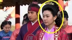 تصویر ندیده‌شده از بانو سولان «جومونگ» در کنار پسر نوجوانش!