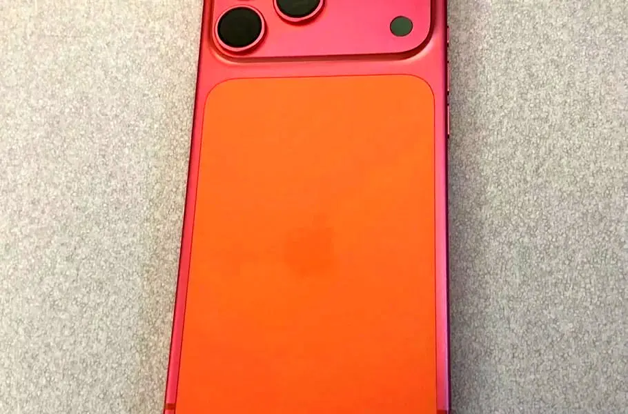 تغییر رنگ عجیب آیفون ۱۷ پرو مکس؛ ردیت خبر داد + عکس