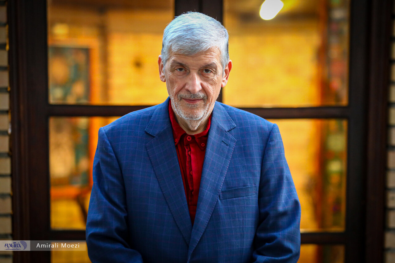 تندروهای جریان راست مواضع شان شبیه نتانیاهو ترامپ است؛ تندروهای چپفاقد عقلانیت و تدبیر است