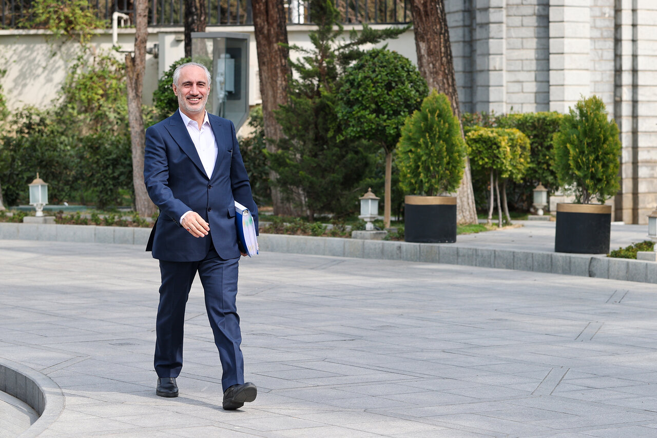 توضیحات رئیس سازمان برنامه به خبرآنلاین درباره قطع بودجه نهادهای خاص/ آیا پزشکیان پای انتقادش از بودجه‌های بدون برون‌داد می‌ایستد؟