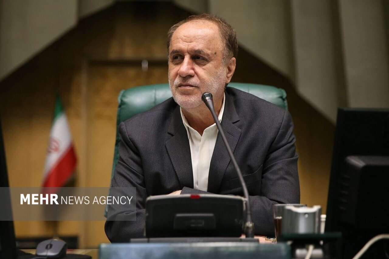 حاجی‌بابایی: معیشت مردم برای ما اهمیت زیادی دارد؛ طرح کالابرگ اجرا شود