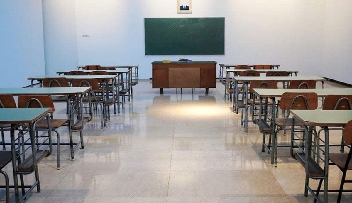 حرکت عجیب این پسر در اعتراض به صدای بلندگوی مدرسه+فیلم