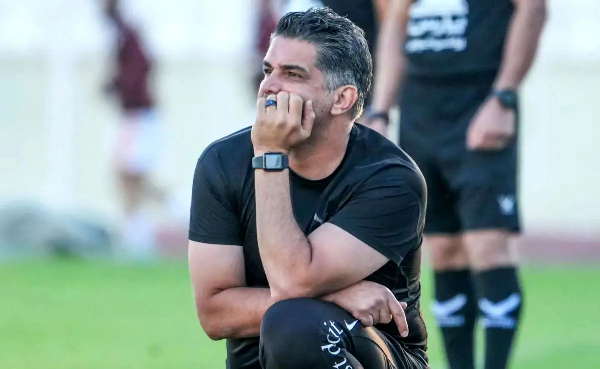 حیف که دوربین روشن است! | عصبانیت شدید مربی ماه فوتبال ایران + عکس حیف که دوربین روشن است! | عصبانیت شدید مربی ماه فوتبال ایران + عکس