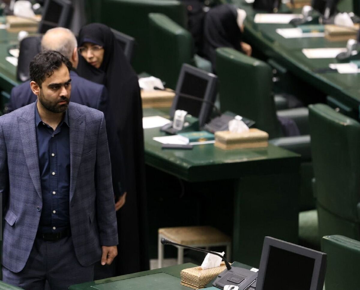 خاطره‌نگاری روزانه ثابتی از صحن علنی؛ ناراحتی از نداشتن وقت نطق و تذکر و ترک زودهنگام صحن برای حضور در وزارت نفت