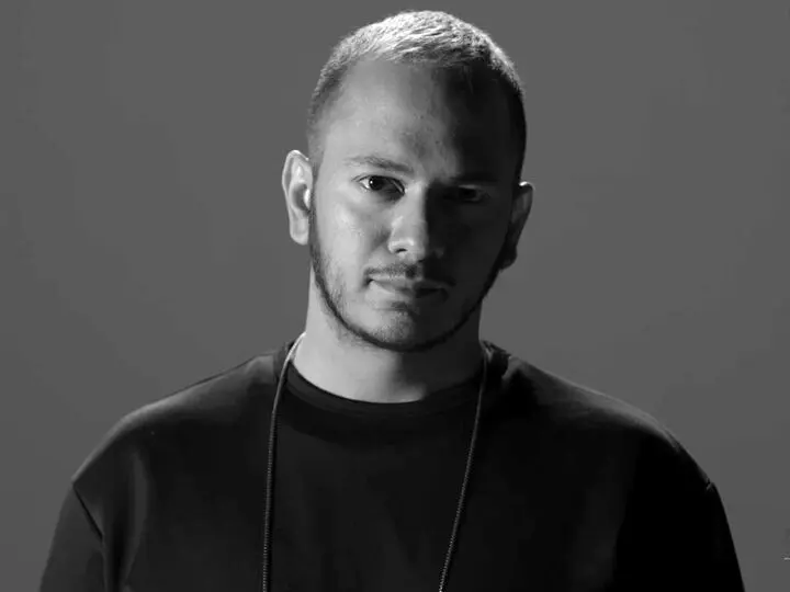 خواننده‌ای که دوست دارد سرقت مسلحانه کند و به زندان برود!