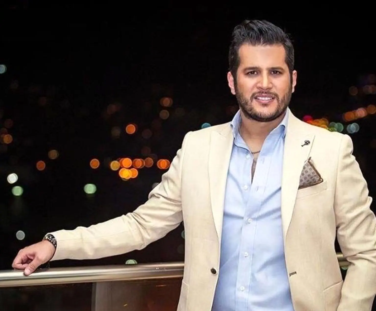 خوشگذرانی سیاوش خیرابی و مادرش در طبیعت خوشگذرانی سیاوش خیرابی و مادرش در طبیعت