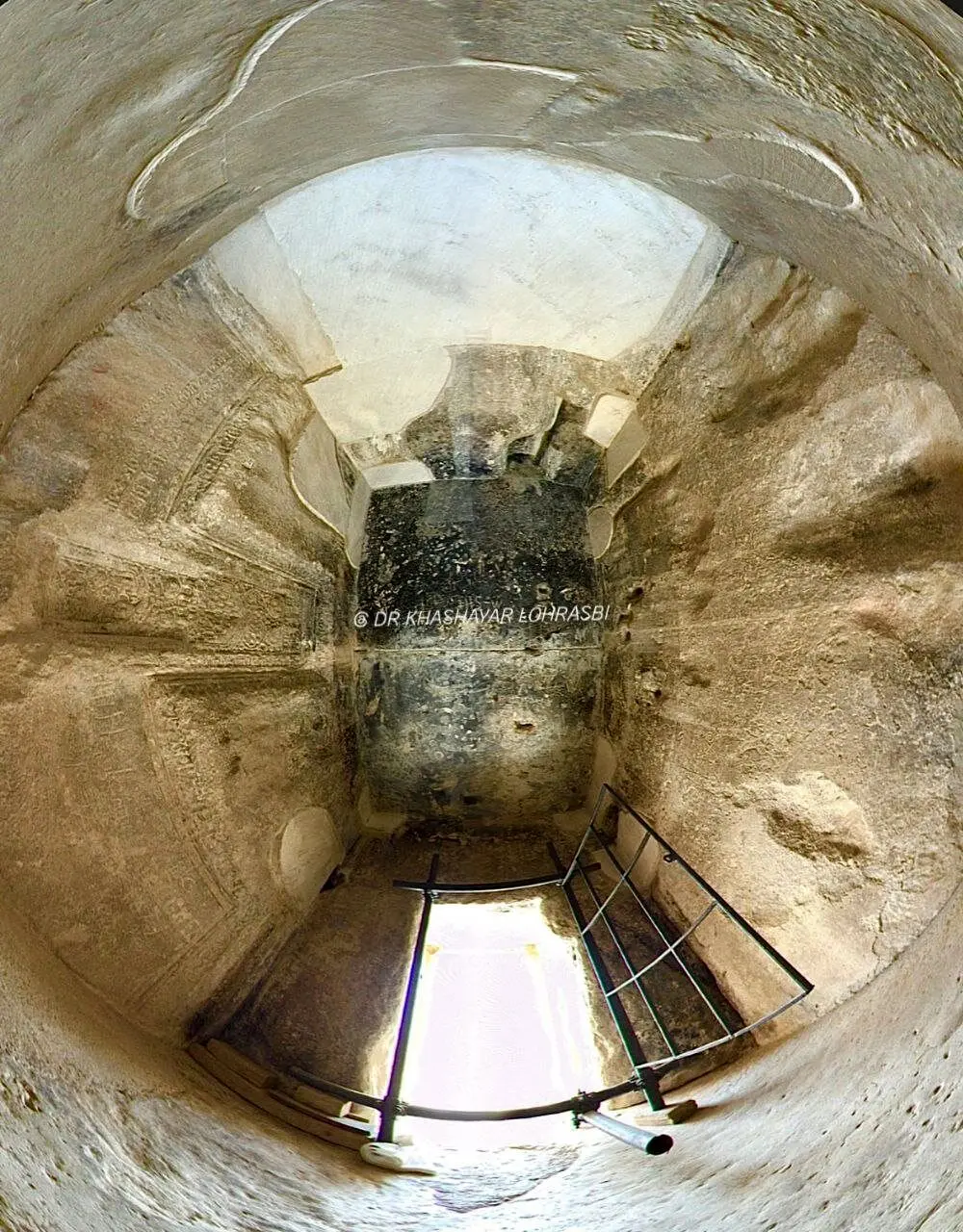 داخل آرامگاه کوروش این شکلی است+ عکس