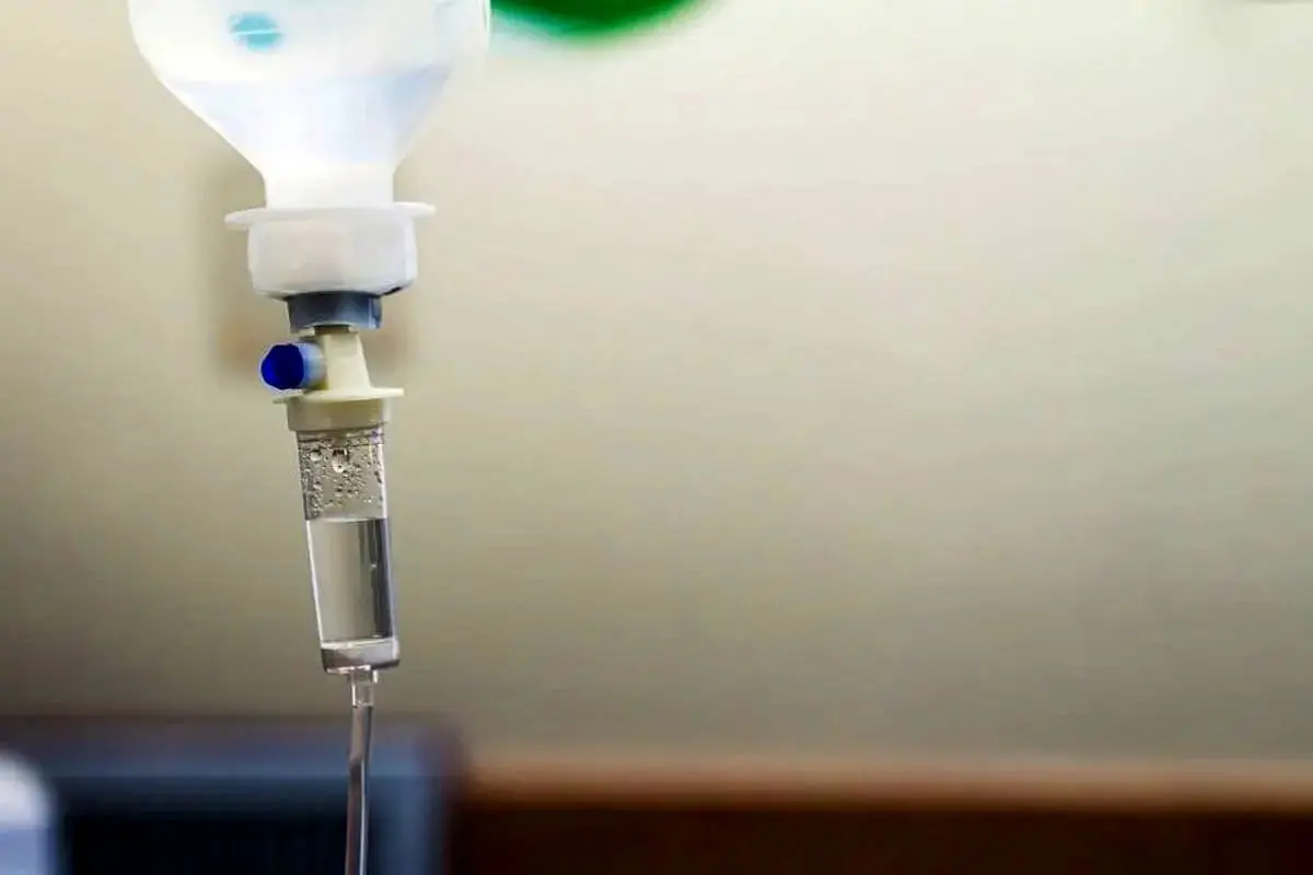 در زمان پایان تزریق سرم، اگر سوزن از بدن جدا نشود هوا وارد رگ میشود؟ در زمان پایان تزریق سرم، اگر سوزن از بدن جدا نشود هوا وارد رگ میشود؟